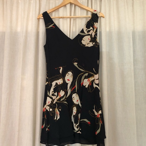 Graphic Mini Dress - Picture 7 of 7